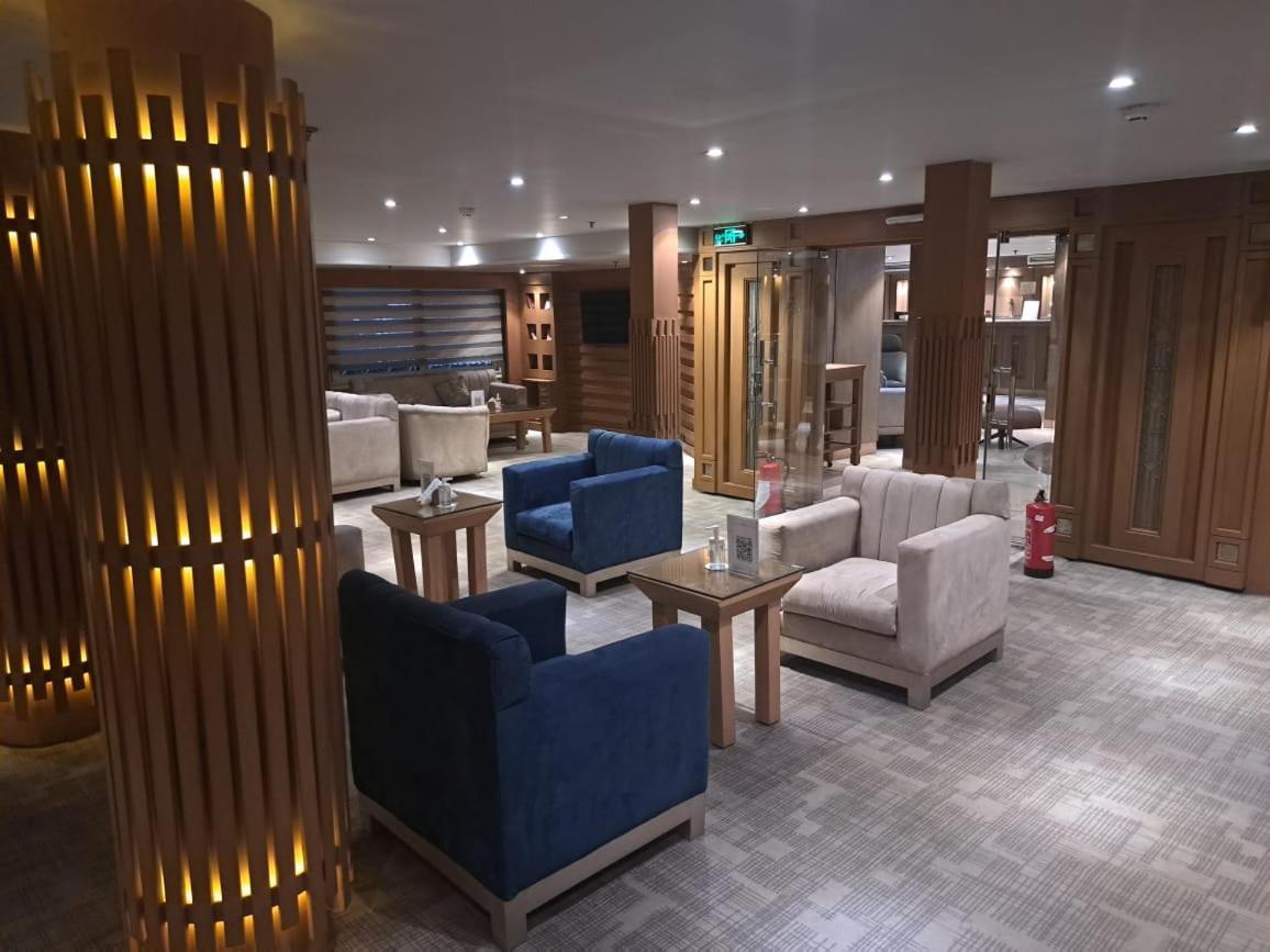 Five Star Nile Cruise From Aswan To Luxor Hotell Eksteriør bilde